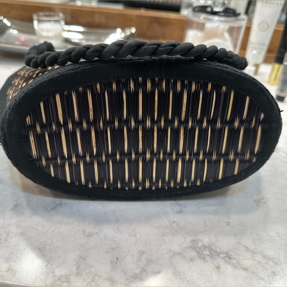 SARAYE Tatami Baskets of Cambodia Woven Grass Purse - Picture 3 of 9